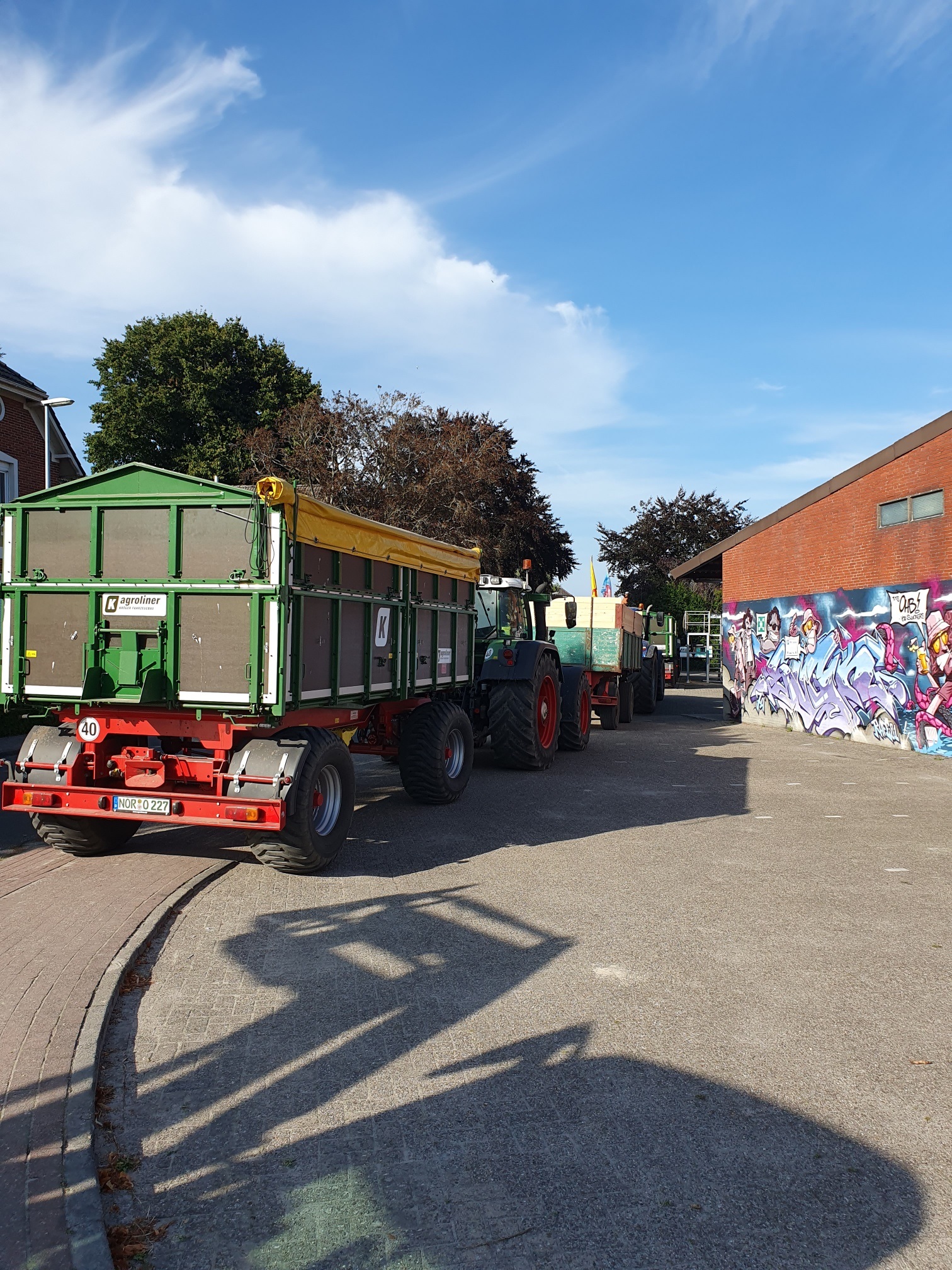 newsimages/151-Ernte 2025 Schlange2 Marienhafe.jpg